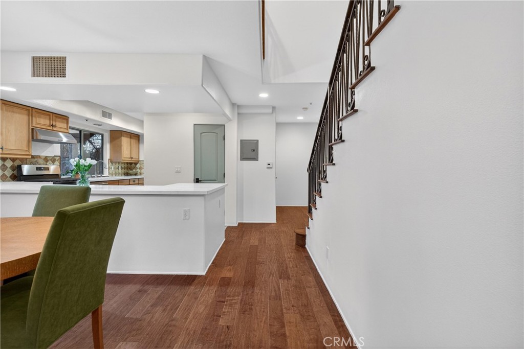 4301 Los Feliz 12
