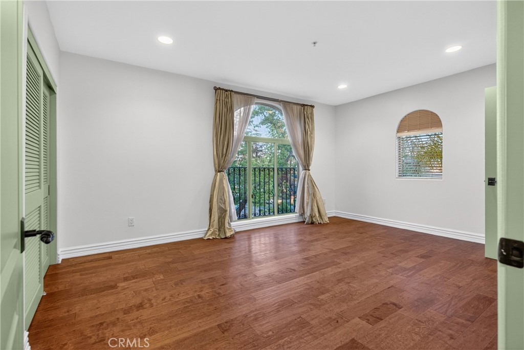4301 Los Feliz 12