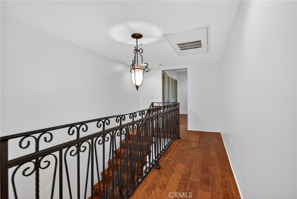 4301 Los Feliz 12