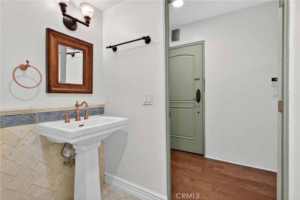 4301 Los Feliz 12
