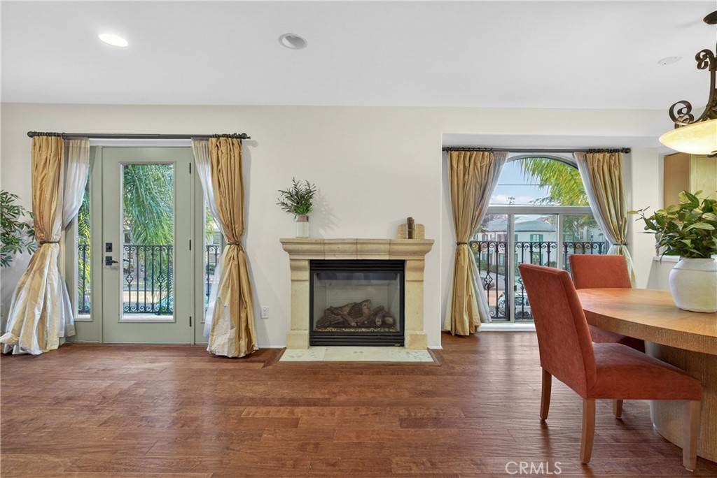 4301 Los Feliz 12