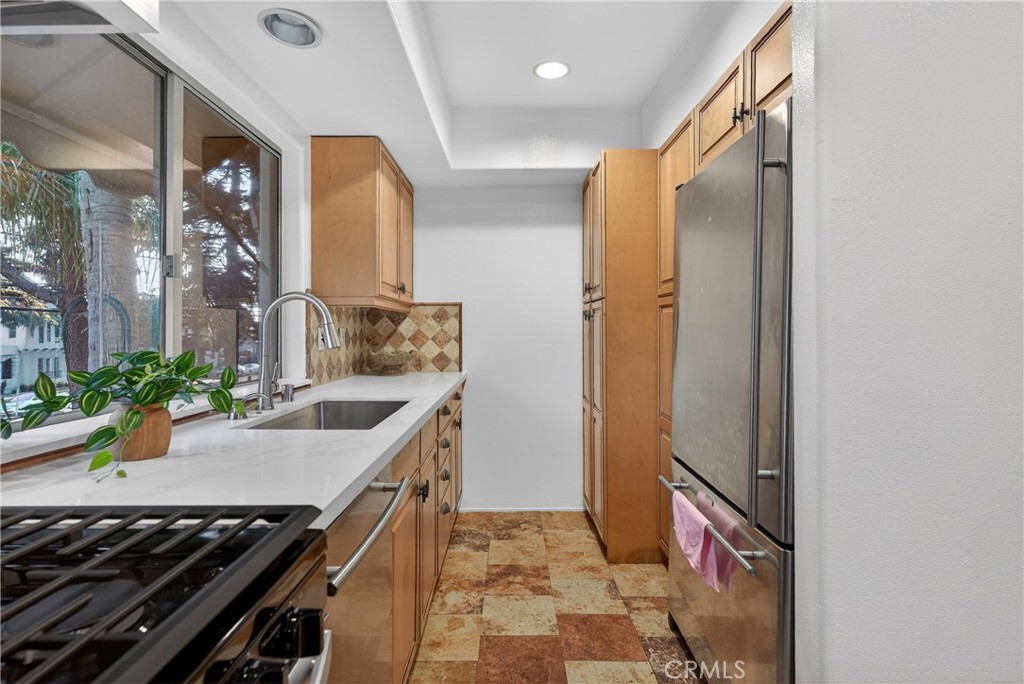 4301 Los Feliz 12