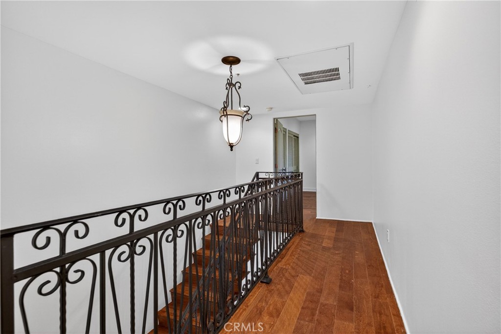 4301 Los Feliz 12