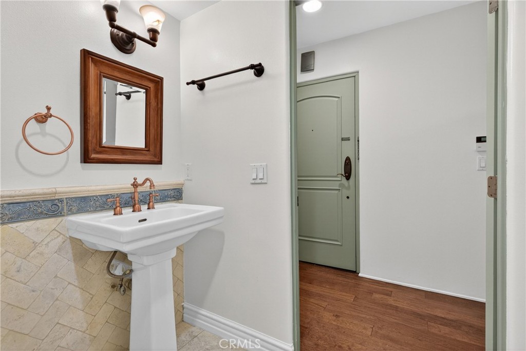 4301 Los Feliz 12