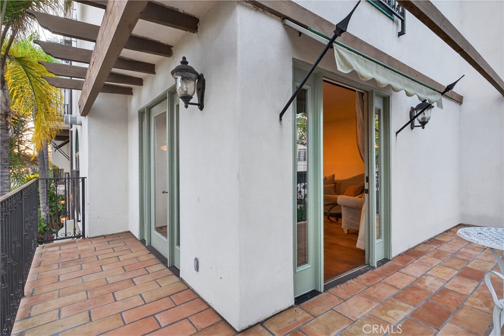 4301 Los Feliz 12