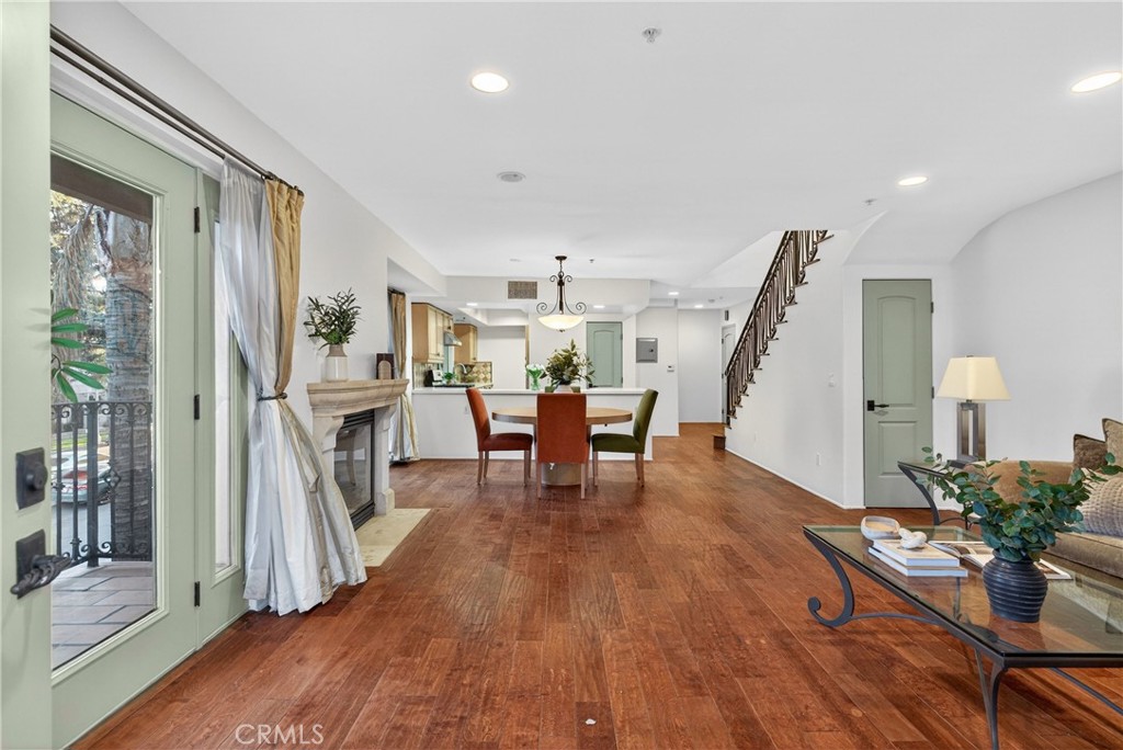 4301 Los Feliz 12