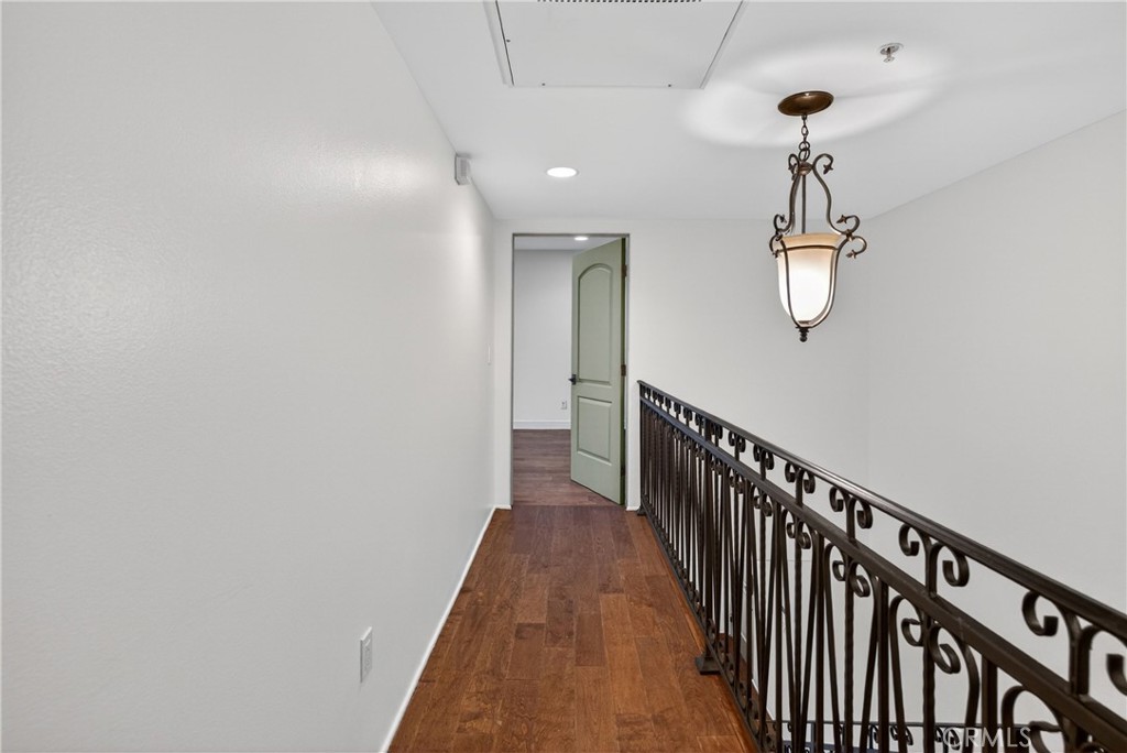 4301 Los Feliz 12