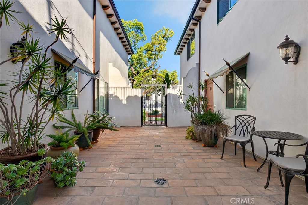 4301 Los Feliz 12
