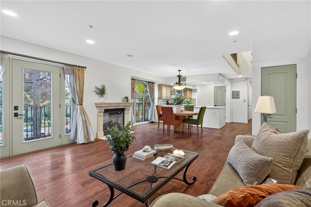 4301 Los Feliz 12