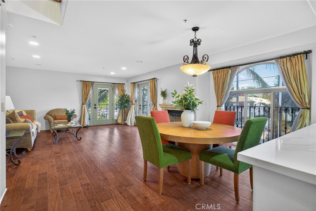 4301 Los Feliz 12