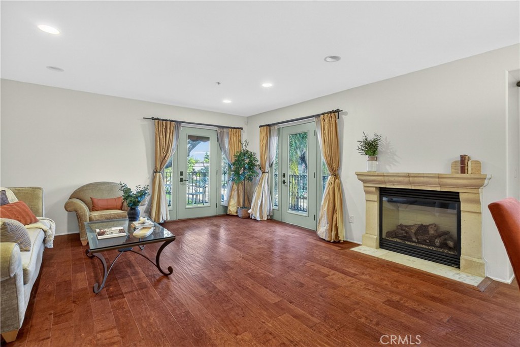 4301 Los Feliz 12