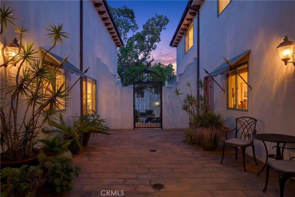 4301 Los Feliz 12
