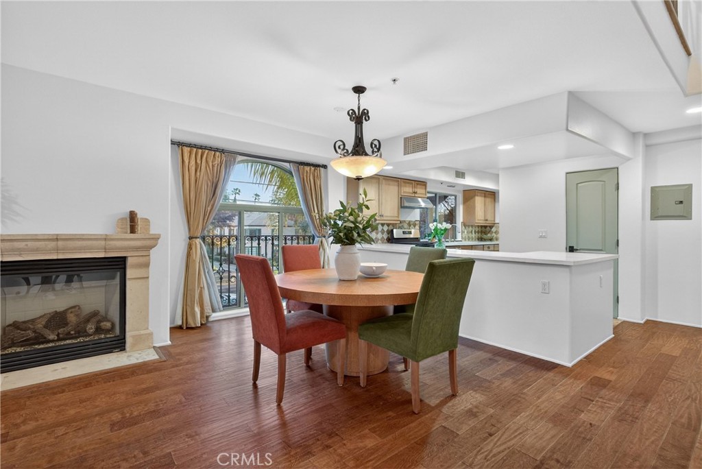 4301 Los Feliz 12