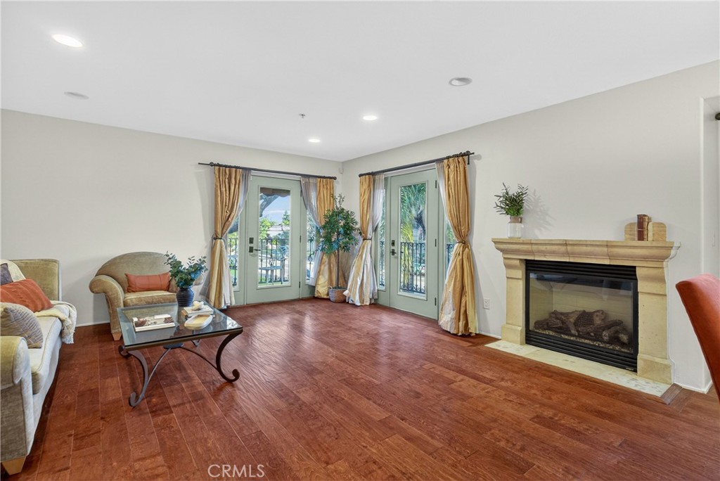 4301 Los Feliz 12