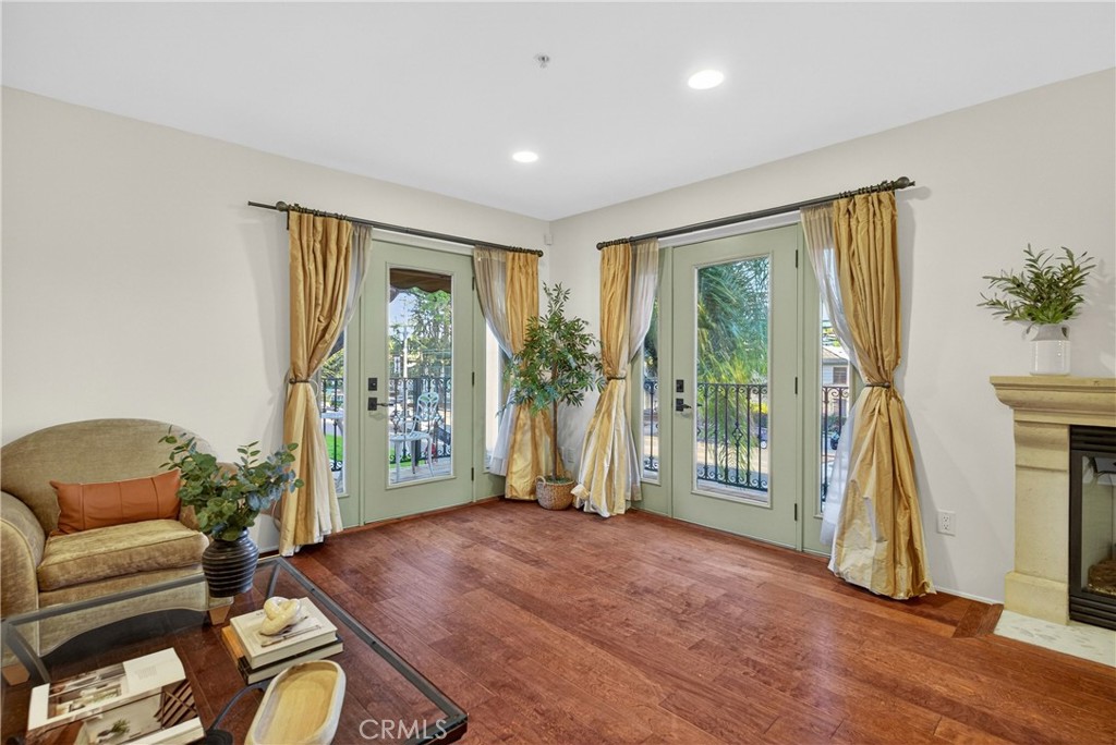 4301 Los Feliz 12