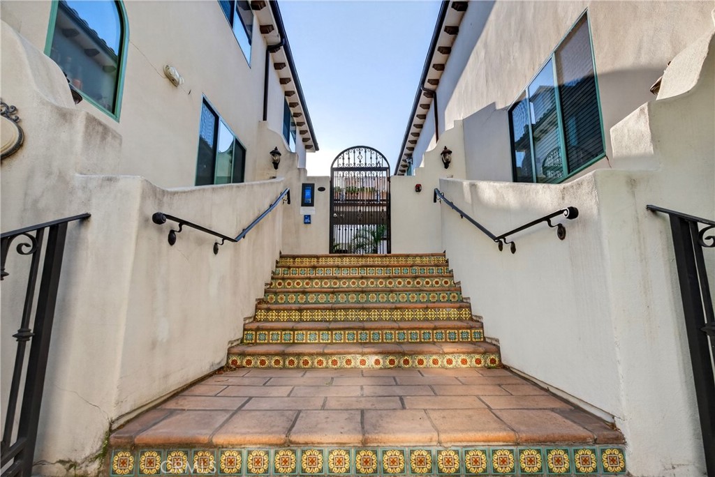 4301 Los Feliz 12