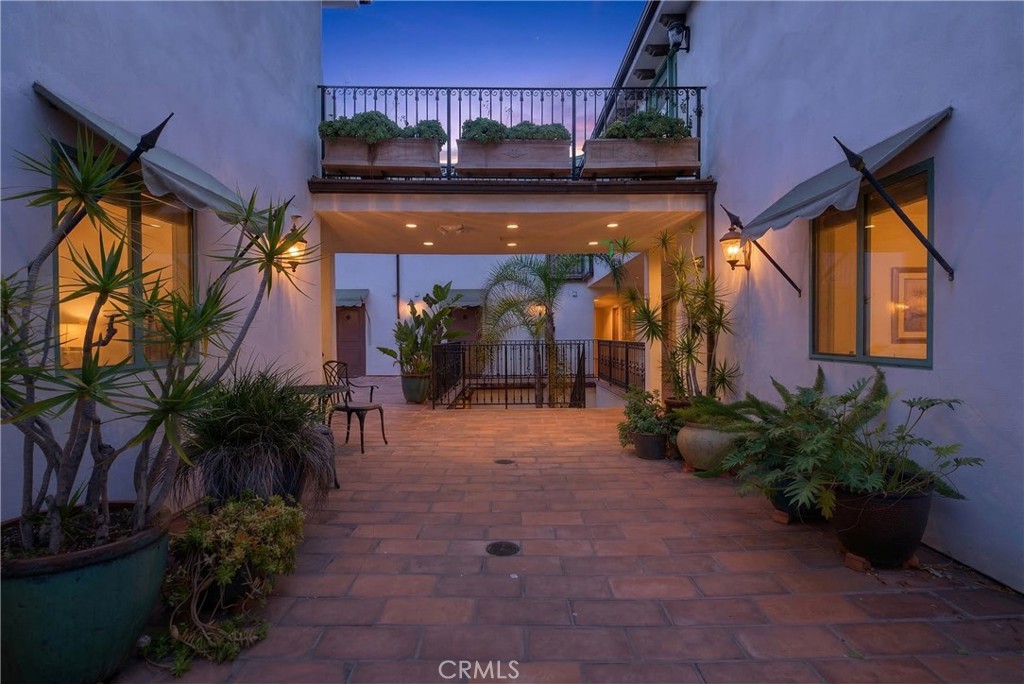 4301 Los Feliz 12