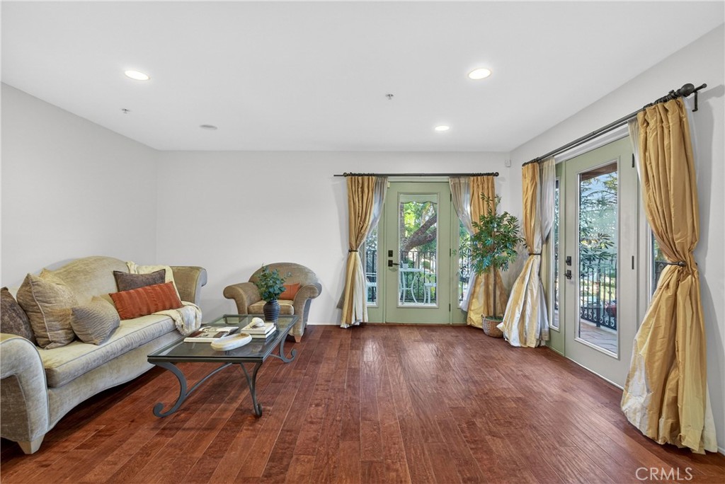 4301 Los Feliz 12