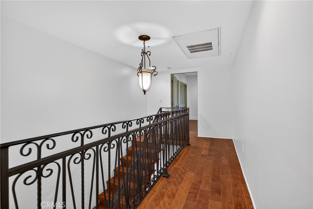 4301 Los Feliz 12