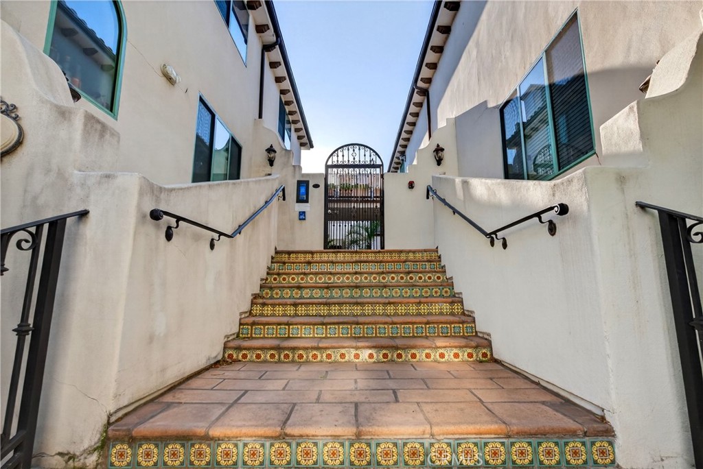 4301 Los Feliz 12