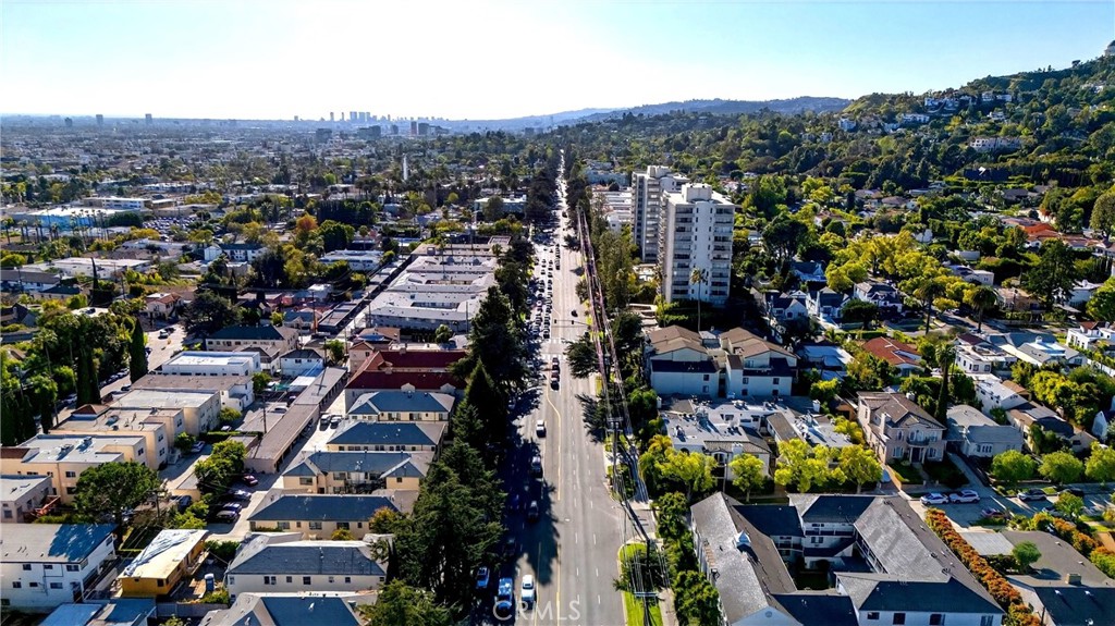 4301 Los Feliz 12