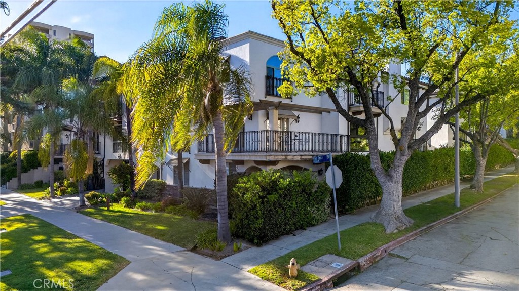 4301 Los Feliz 12