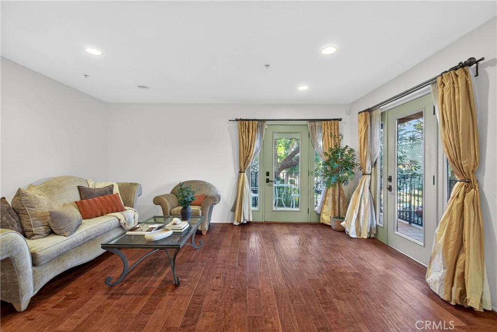4301 Los Feliz 12