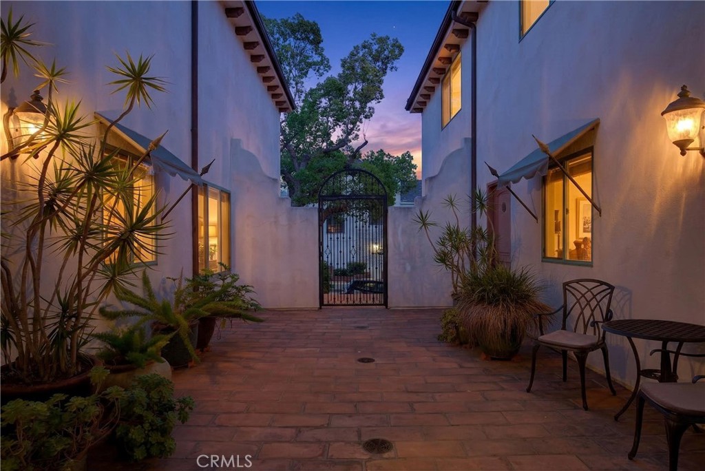 4301 Los Feliz 12