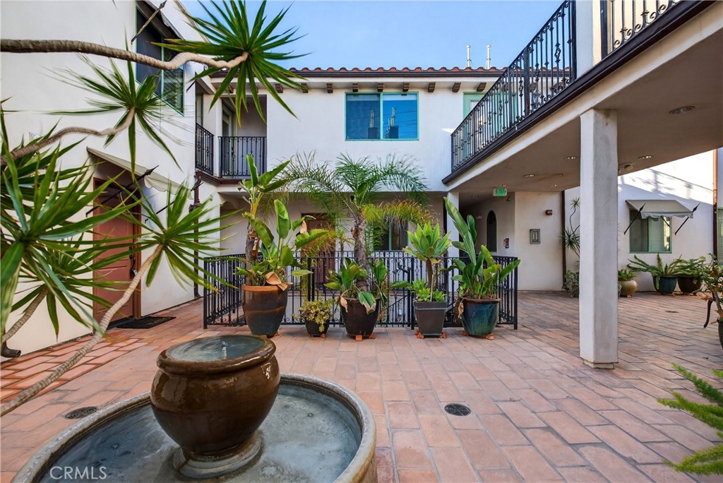4301 Los Feliz 12