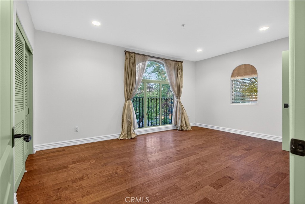 4301 Los Feliz 12