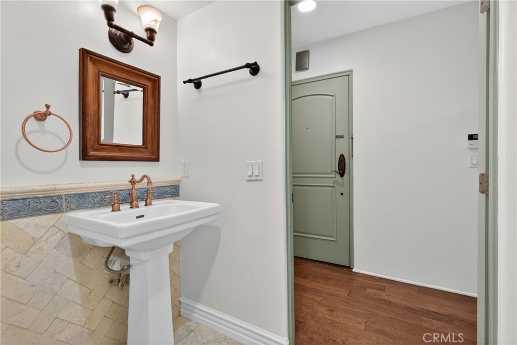 4301 Los Feliz 12