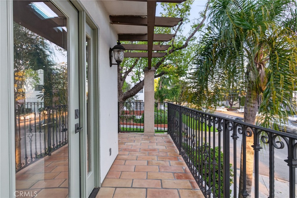 4301 Los Feliz 12