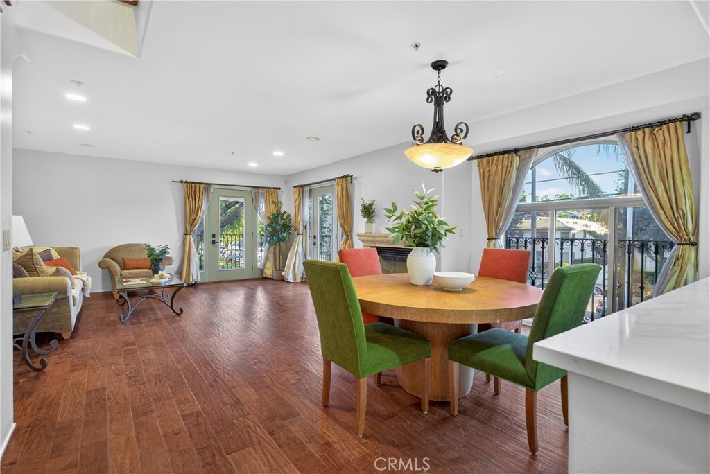 4301 Los Feliz 12
