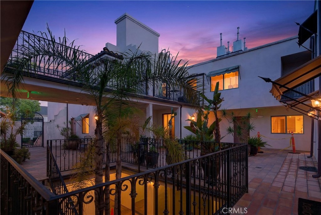 4301 Los Feliz 12