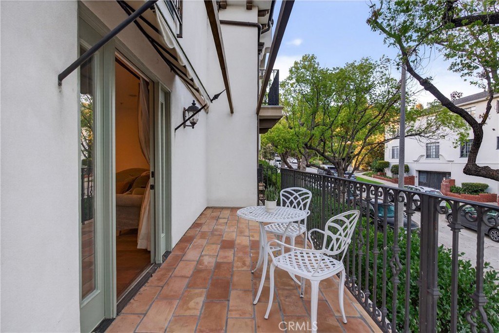 4301 Los Feliz 12