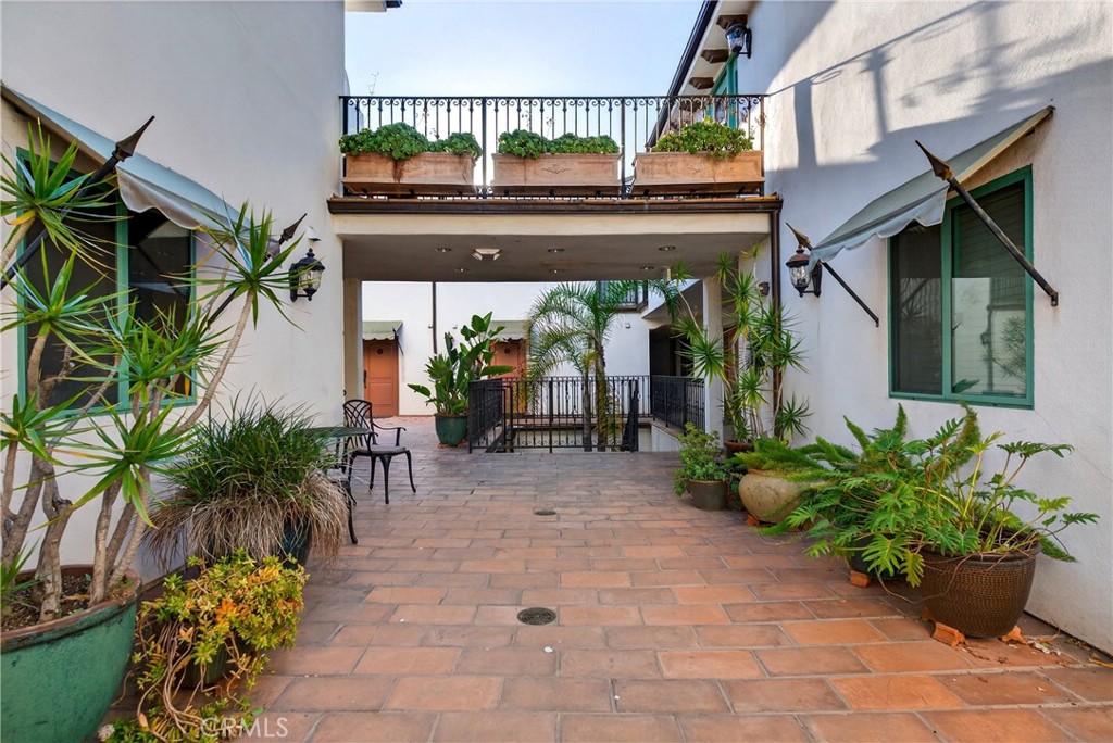 4301 Los Feliz 12