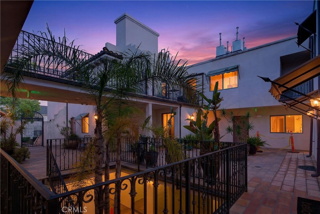 4301 Los Feliz 12