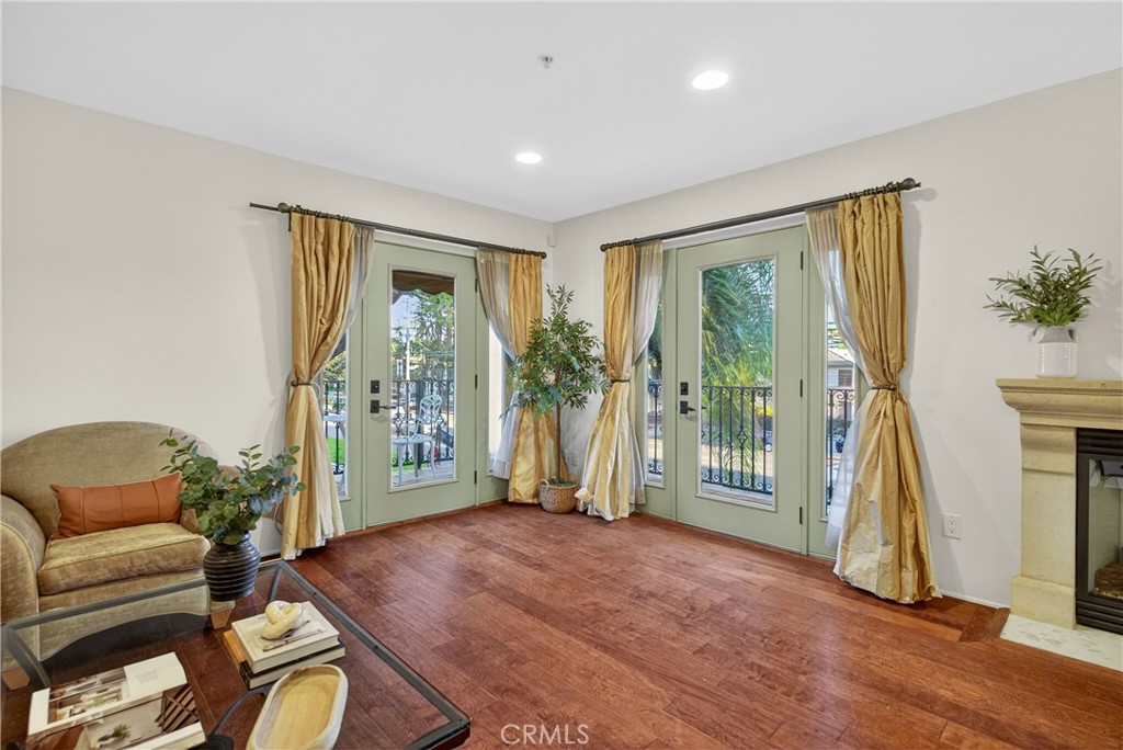 4301 Los Feliz 12