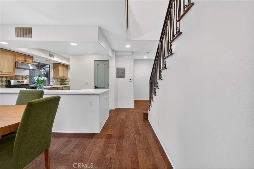 4301 Los Feliz 12