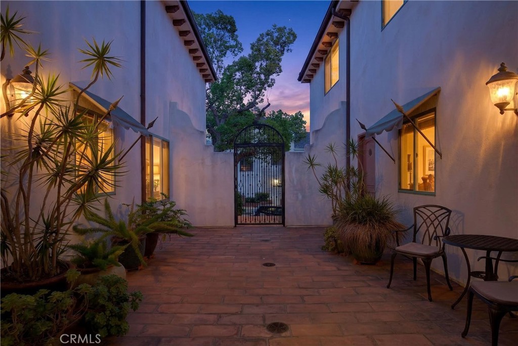 4301 Los Feliz 12