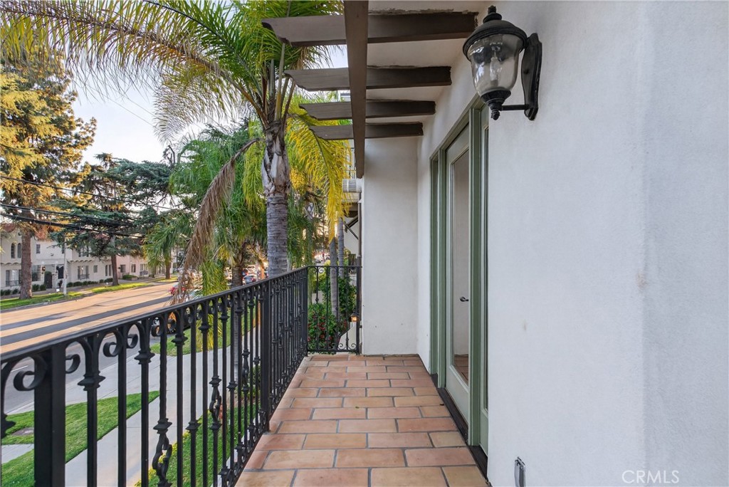 4301 Los Feliz 12