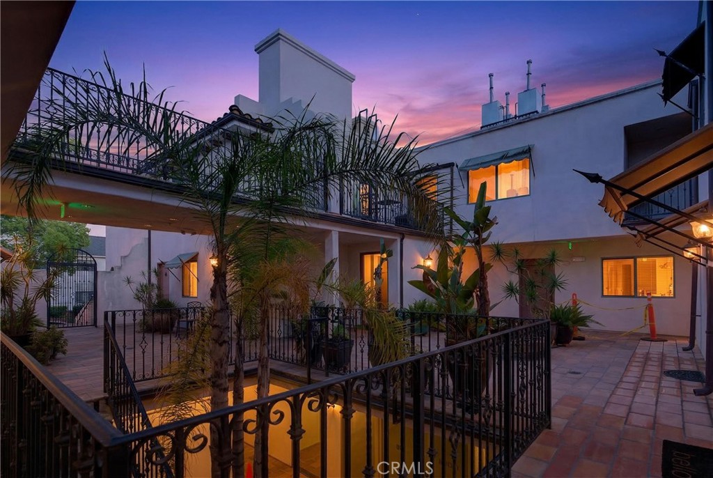 4301 Los Feliz 12