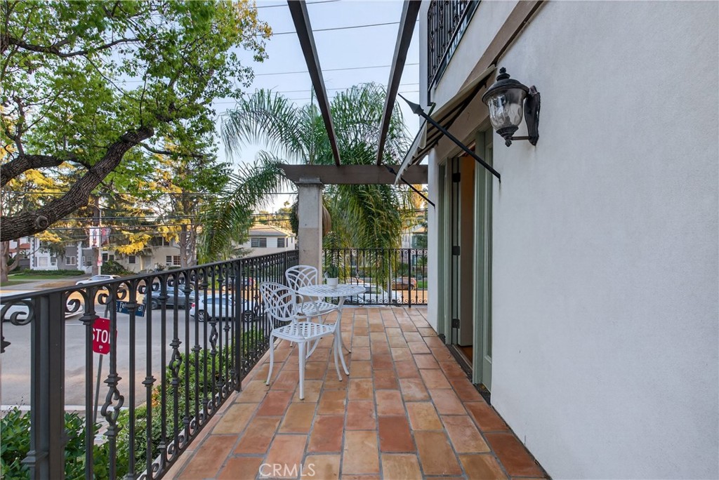 4301 Los Feliz 12