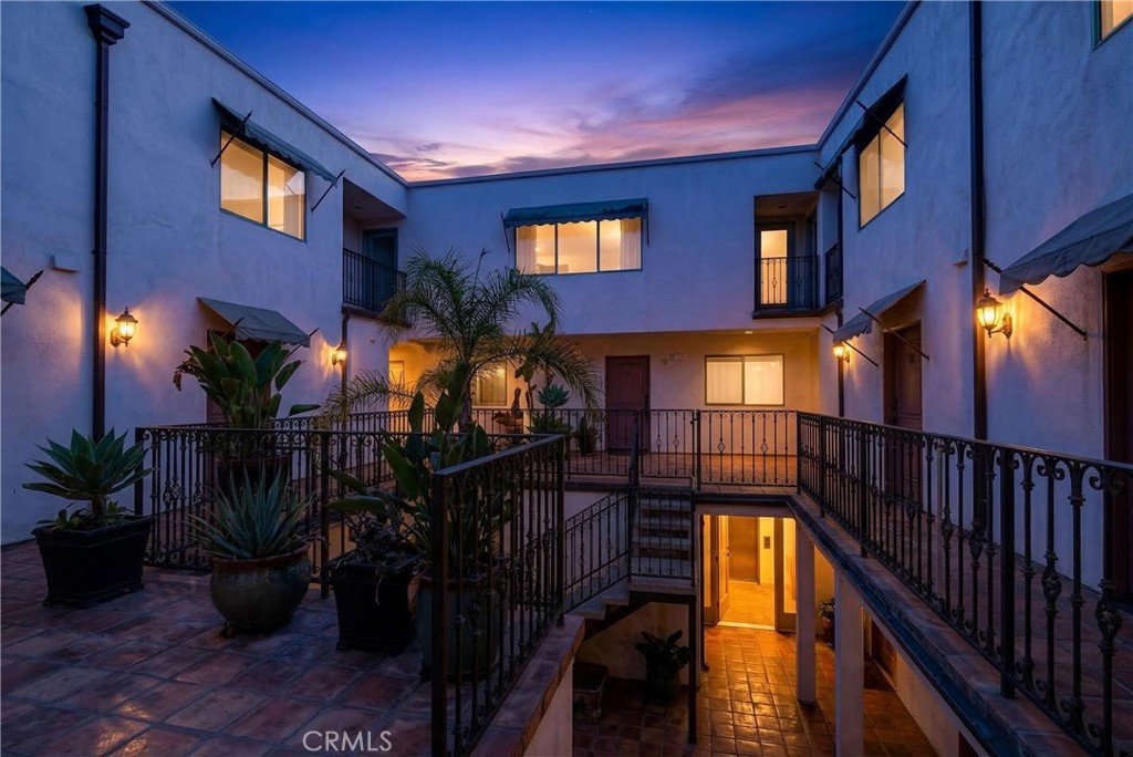 4301 Los Feliz 12