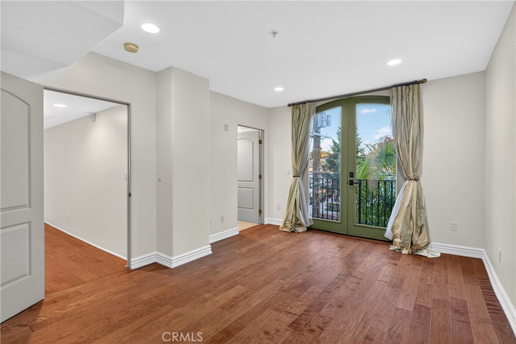 4301 Los Feliz 12