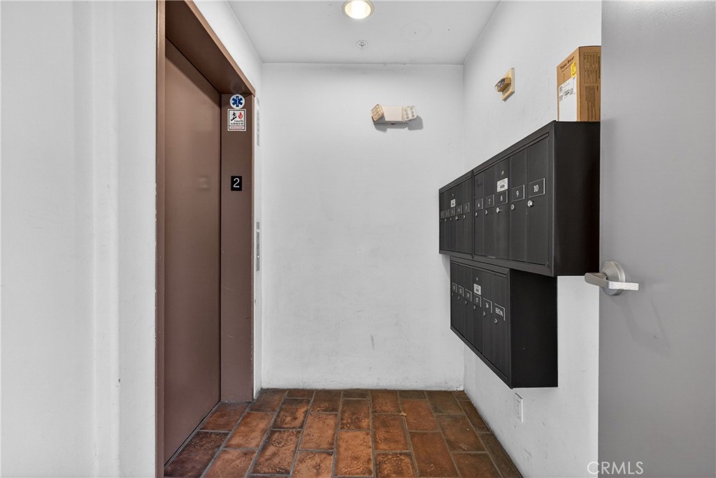4301 Los Feliz 12
