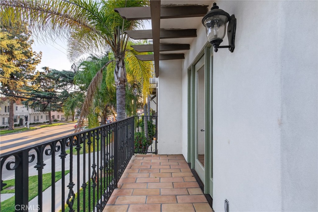 4301 Los Feliz 12