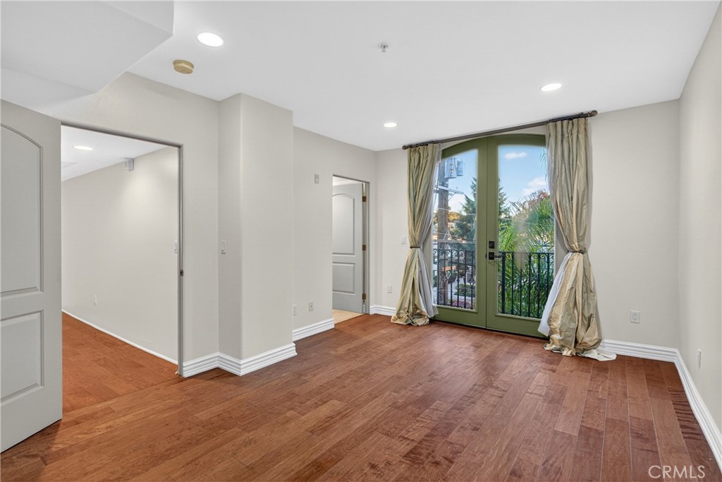 4301 Los Feliz 12