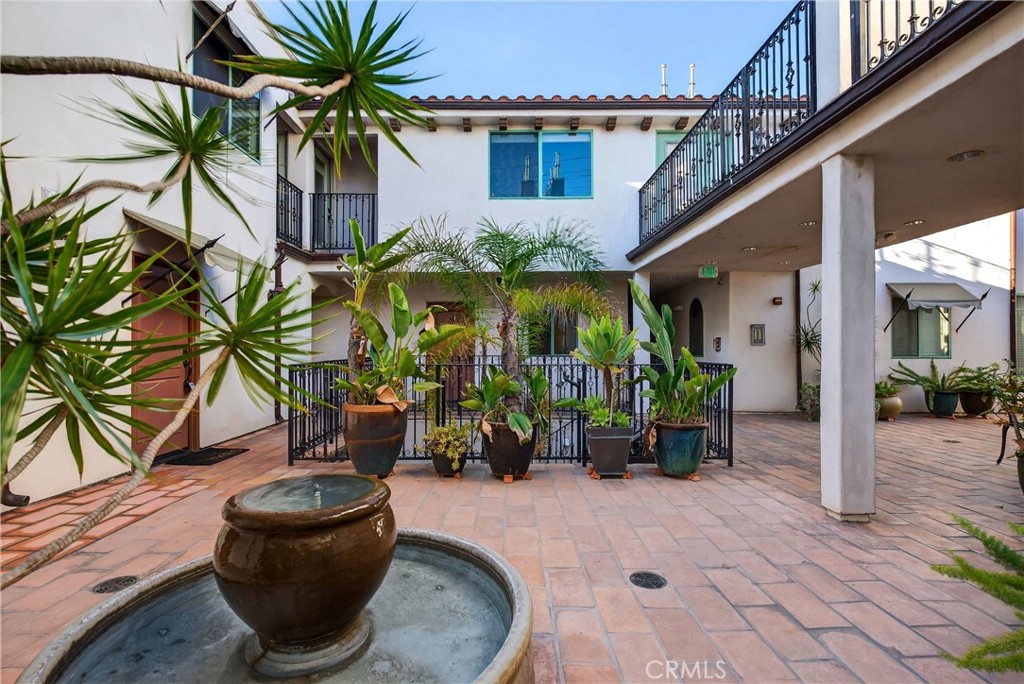 4301 Los Feliz 12