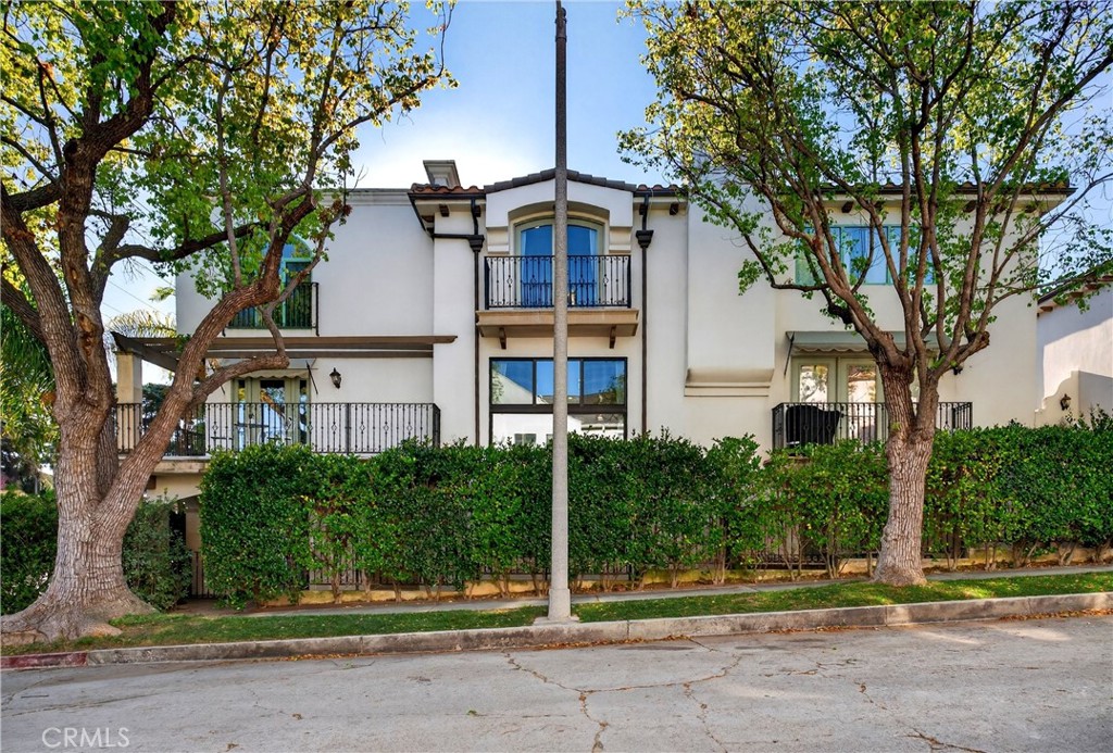 4301 Los Feliz 12